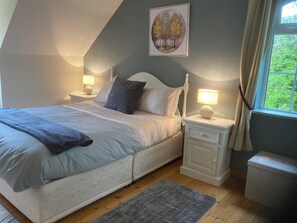 4 bedrooms, iron/ironing board, travel cot, free WiFi