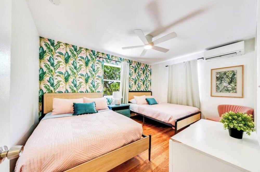 Spacious 5bedroom duplex with 2 separate homes in wonderful Fort