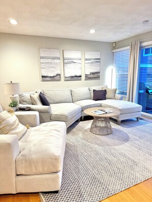 Smart TV, chimenea y estéreo 