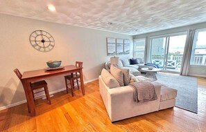 Smart TV, chimenea y estéreo 