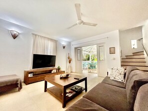 Smart TV - Tropical Villa 4Bedroom 3Baths and Pool Near Beach (Las Terrenas)