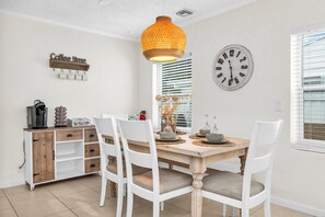 Dining - Charming West Palm Beach Retreat (West Palm Beach)