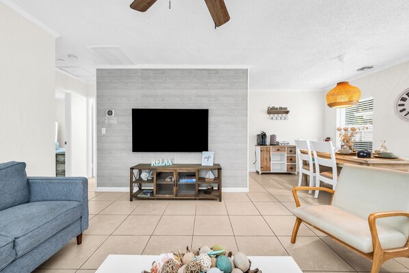 Living area - Charming West Palm Beach Retreat (West Palm Beach)