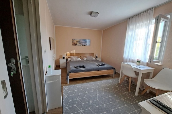 1 habitación, wifi y ropa de cama