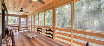 Creek Front Cabin, Mountain View’s, Fishing, Tubing, WiFi, FREE Firewood