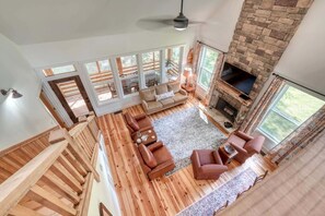 Smart TV, fireplace, DVD player, video library - Creek Front and Gorgeous Mountain View’s, Fishing, Tubing, WiFi (Hayesville)