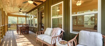 Creek Front and Gorgeous Mountain View’s, Fishing, Wood Fireplace, Firepit, WiFi