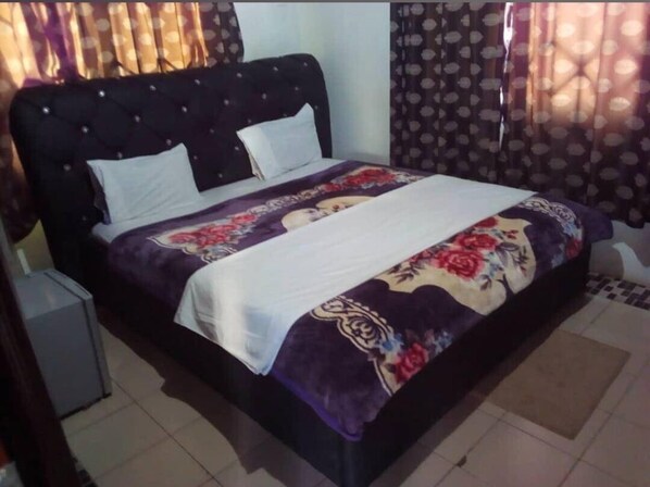 Economy Double Room Single Use | Living area