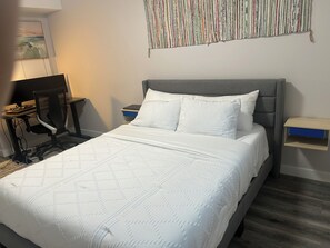 2 bedrooms, desk, iron/ironing board, WiFi