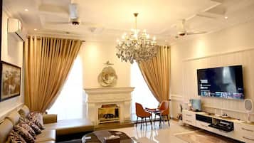 Smart-TV, videospill, bøker og filmbibliotek