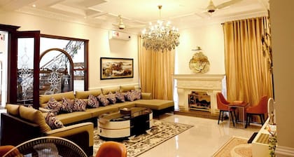 Spanish Villa/5 BHK/Raya Golf course & Cinema 2Kms