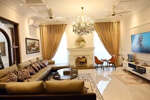 Smart-tv, videospil, bøger, videobibliotek