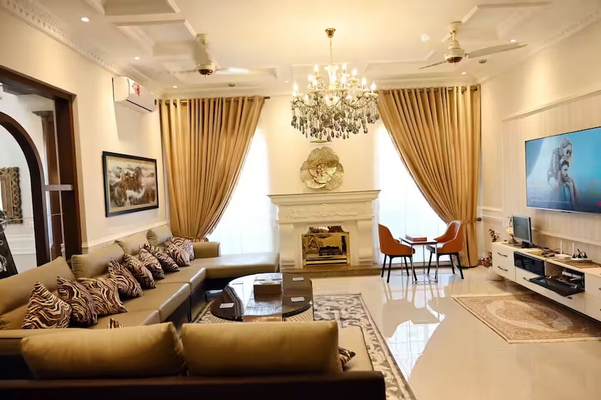 Spanish Villa/5 Bhk/raya Golf Course & Cinema 2kms - Lahore
