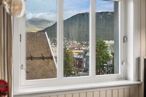 Interior - Central And Cozy Top Floor Apt (Troms)