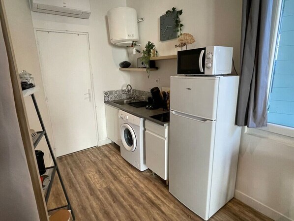 Fridge, microwave, coffee/tea maker, toaster