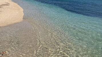 Una spiaggia nelle vicinanze