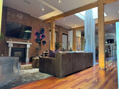 3-Bedroom, Outdoor Japanese Soaking Tub, Fire-Pit, originally built in 1890!  