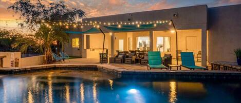 Alberca al aire libre y alberca climatizada