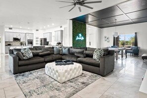 Smart-TV, peis, fotballspill og bordtennis