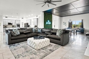 Smart-TV, Kamin, Tischfußball, Tischtennisplatte