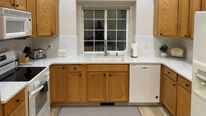 A compact kitchen with wooden cabinets, a built-in microwave, a toaster, and a dishwasher. - Charming, Newly remodeled, 3+Br/2Ba house, with office, in Meridian (Meridian)