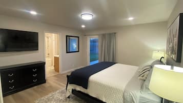 4 bedrooms, desk, iron/ironing board, travel crib