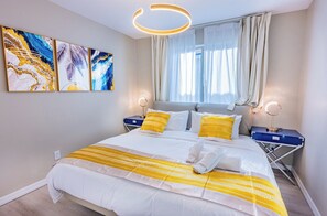 5 habitaciones, tabla de planchar con plancha, wifi y ropa de cama