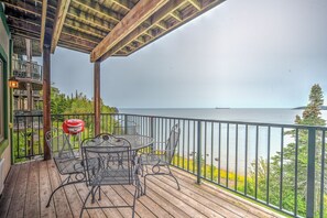 Outdoor dining - Stunning Waterfront View! -Condo (Two Harbors)