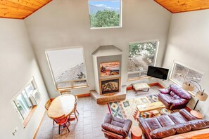 TV, fireplace