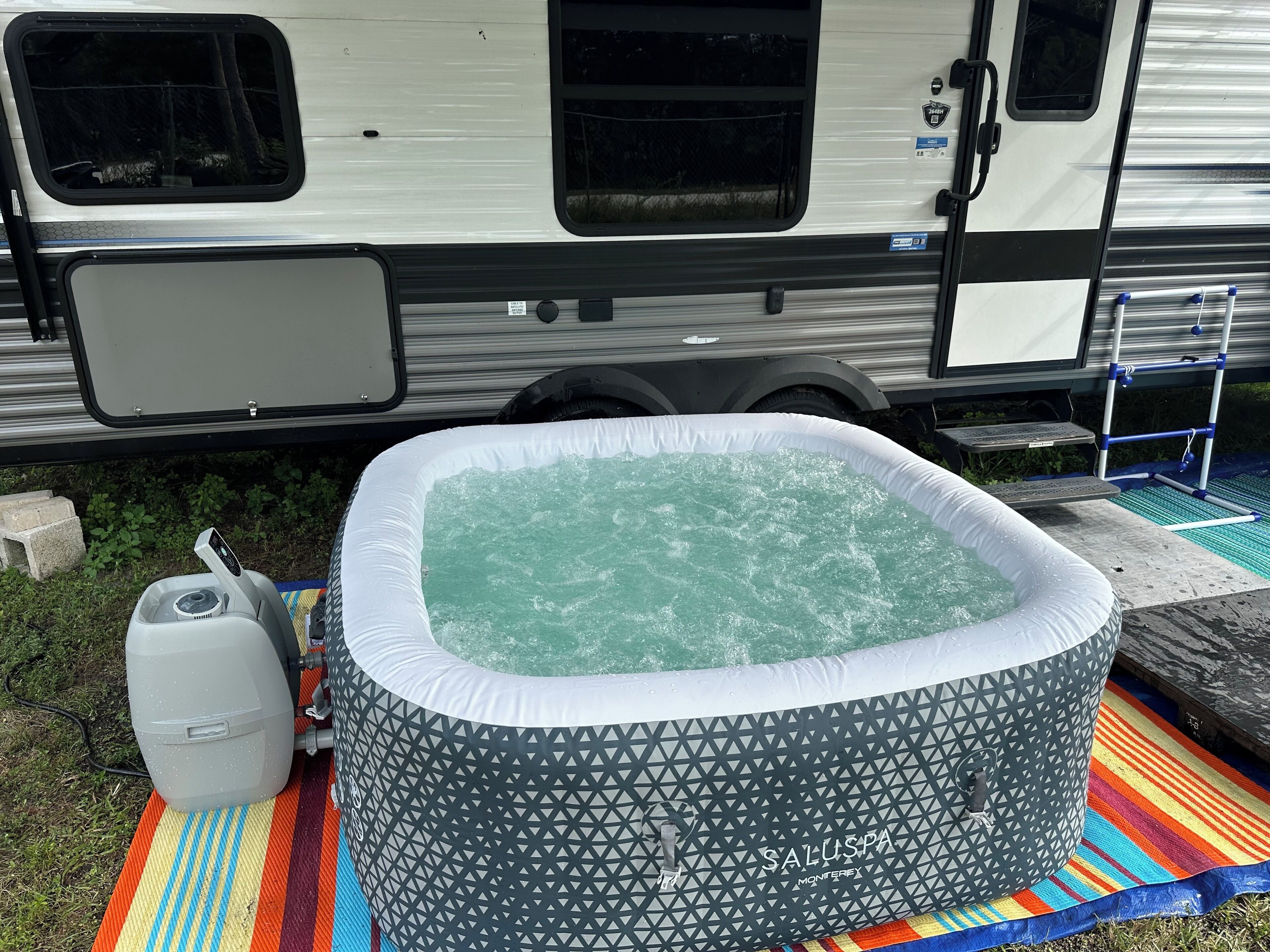 Outdoor spa tub