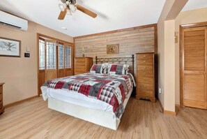 5 bedrooms, desk, iron/ironing board, free WiFi