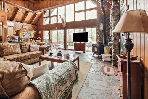 The Cabin at Deep Hollow 