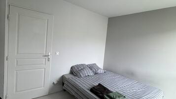 1 bedroom, WiFi, bed sheets