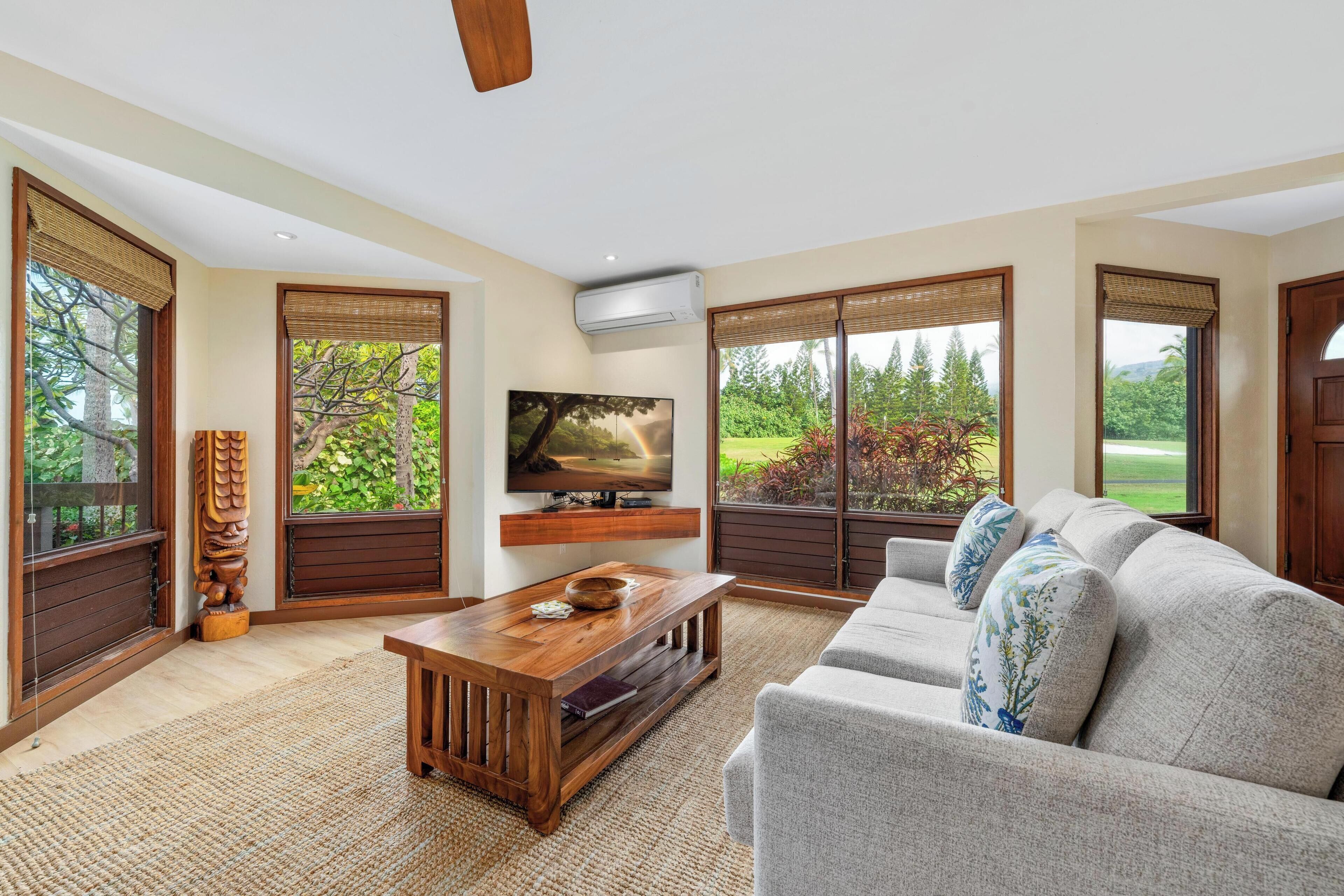 Una televisión, una mesa de tenis de mesa, libros