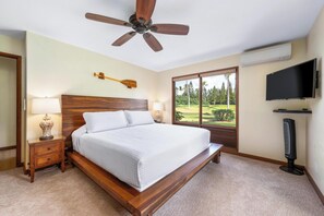 2 bedrooms, free WiFi, bed sheets - Updated Corner Unit with Ocean and Golf Views (Kailua-Kona)