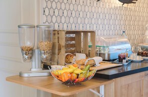Daily buffet breakfast for a fee - les agapanthes (Ploubazlanec)