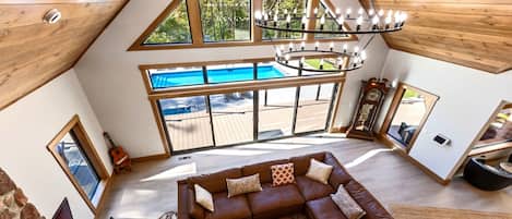 Smart-TV, peis, fotballspill og bordtennis