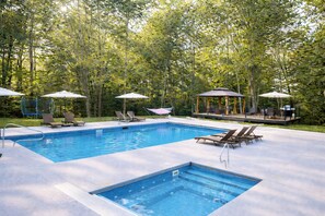 Outdoor pool, a heated pool - Lazaj Luxury Lodge — Heated Pool,Hot Tub, Game Room,Sleeps 16 Near Hocking Hills (Logan)