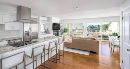 Malibu 2-bedroom designer furnished condo with AC. Central to everything!
