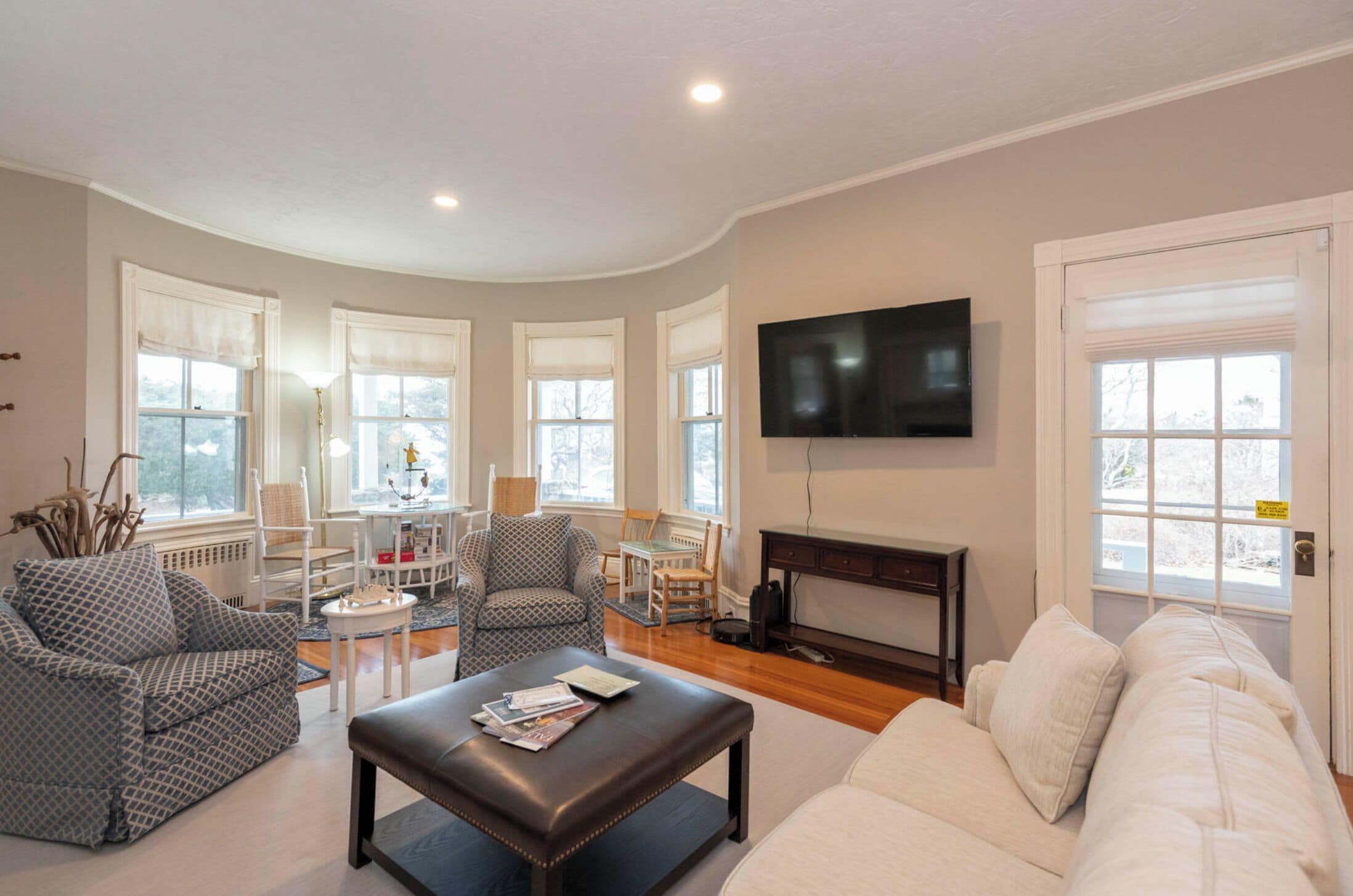 Smart-TV, DVD-Player, Bücher, Drucker