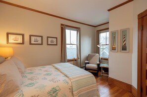 7 bedrooms, in-room safe, desk, iron/ironing board - Gorgeous Spacious Victorian Cape Cod Beach View Retreat (Falmouth)