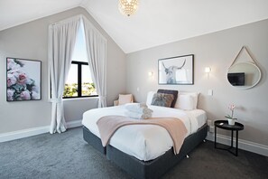 Apartment | 2 bedrooms, iron/ironing board, free WiFi