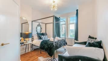 5 bedrooms, free WiFi, bed sheets