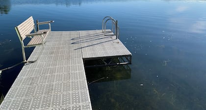 Laurel Lake Luxury 4BR, 4.5 Bath, Ranch on Fox Hollow Estate