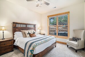 3 quartos, ferros/tábuas de passar roupa, berço de viagem