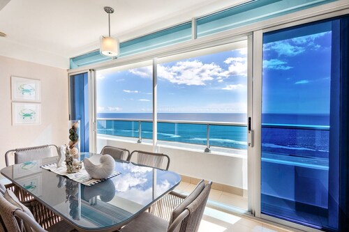 Beautiful 2-bedroom condo in fabulous Guayacanes with WiFi, AC