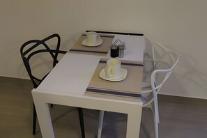 標準公寓, 非吸煙房, 城市景觀 | 用餐區