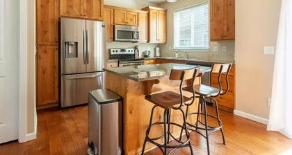 CF-w/BBQ+Balcony+Smart TV‐ Near Hillsboro Stadium