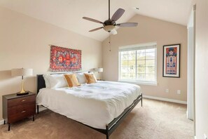 3 Schlafzimmer, Schreibtisch, Bügeleisen/Bügelbrett, Reisekinderbett