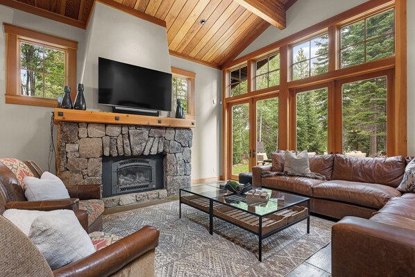 Smart TV, fireplace, offices, computer monitors